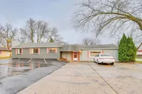 Pet-Friendly Flushing Getaway Near Downtown - 3-Star
