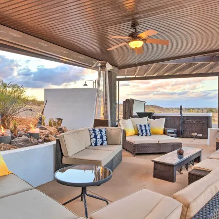 11 Mi to Dtwn Phoenix! Mtn-View Retreat w/ Hot Tub Отели рядом с достопримечательностью «Саут Маунтин Парк Сценик Драйв»