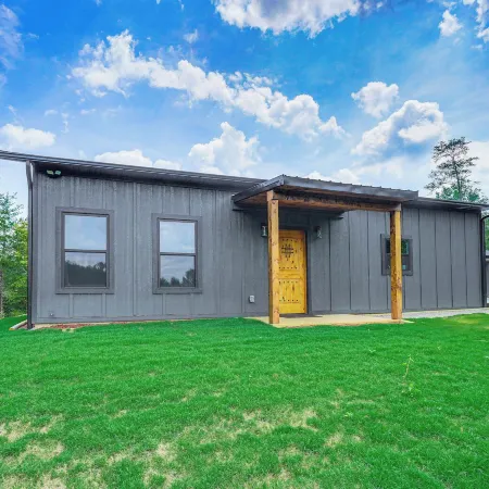 Hot Tub & Mtn Views: Pet-Friendly Englewood Cabin