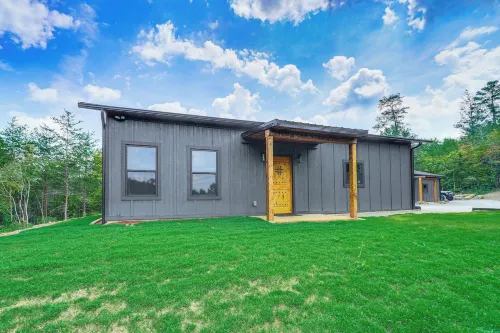 Hot Tub & Mtn Views: Pet-Friendly Englewood Cabin