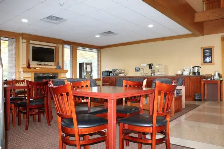 Prairie Inn and Suites Holmen/La Cross Отели в г. Галесвилл