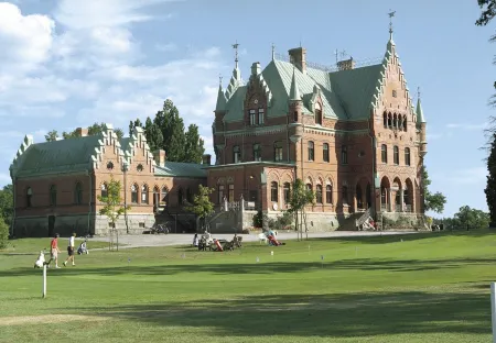 Torreby Slott Hotel & Golf Отели в г. Munkedal