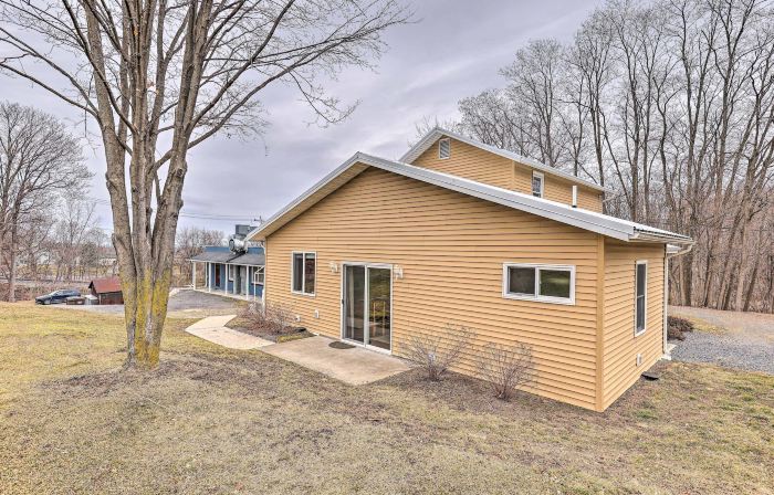 Lovely Finger Lakes Vacation Home Near Seneca Lake