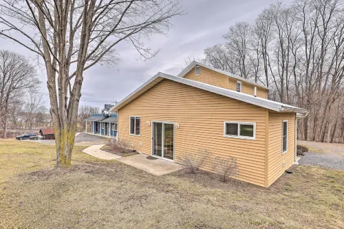 Lovely Finger Lakes Vacation Home Near Seneca Lake
