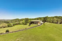 Panoramic Mtn Views: Spacious Tennessee Home! - Hot Tub