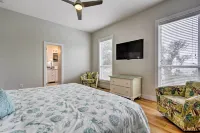 Spacious Miramar Beach Cottage w/ Beach Access! - Beach