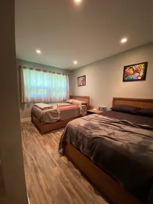 Updated Cottage in Southcott Pines, Grand Bend. Steps to Sun Beach Pinery Provincial Park附近的飯店