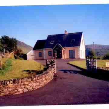 Luxurious 4 star dormer cottage in Cloghane  Dingle Peninsula Hotel Exterior