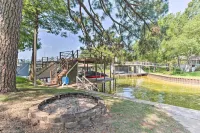 Tool Waterfront Home w/ Hot Tub & Fire Pit! - Homestays