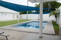 Hotel Monarca - Kolam Renang