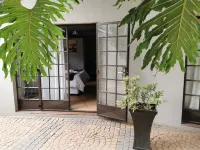 Aerotropolis Guest Lodge Hotel di Kempton Park
