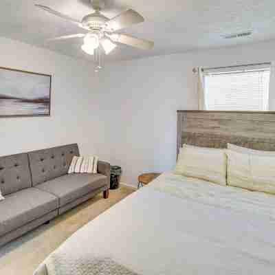 Myrtle Beach Oasis Condo w/ Pool Access! Rooms