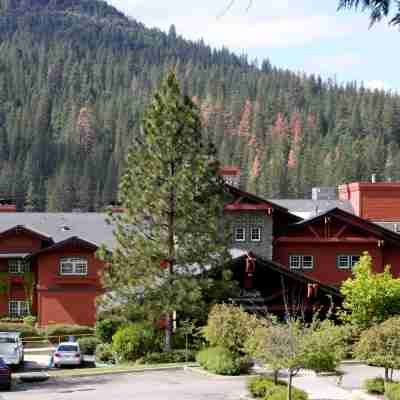 The Pines Resort Hotel Exterior