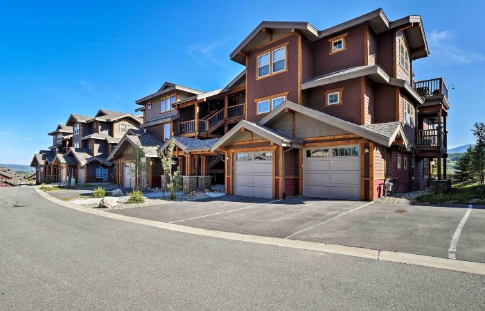 Winter Park Condo w/ Hot Tub & Mountain Views!
