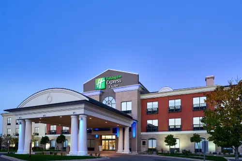 Holiday Inn Express & Suites DIEPPE AIRPORT by IHG - parking