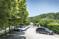 Hôtel-Restaurant le Calice du Gevaudan - A75 - Pysäköinti