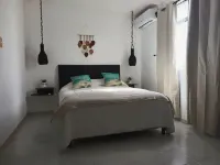 Linda casa con alberca y cascada.