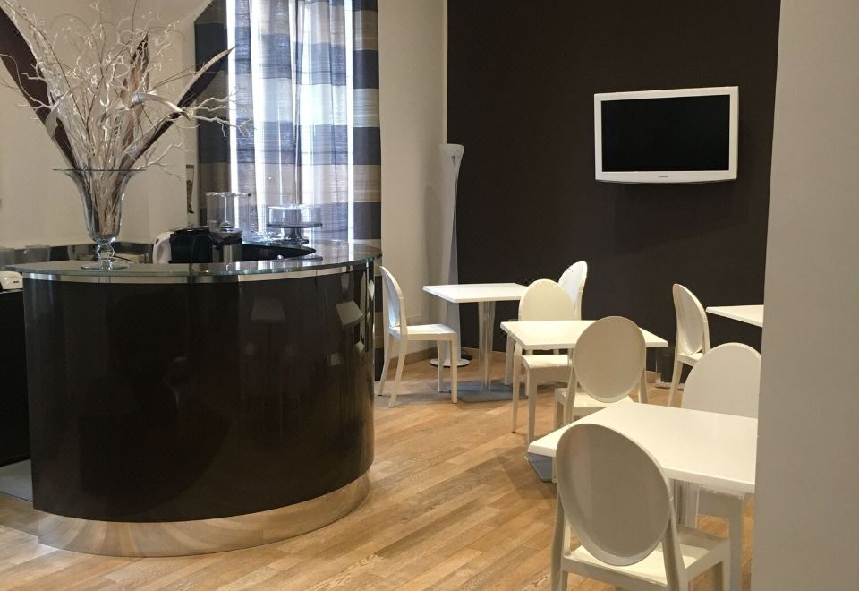 5. Suite 70..