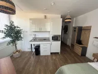 Central 1-Bed Studio Sleeps 2 with City Views -  Ferienwohnungen