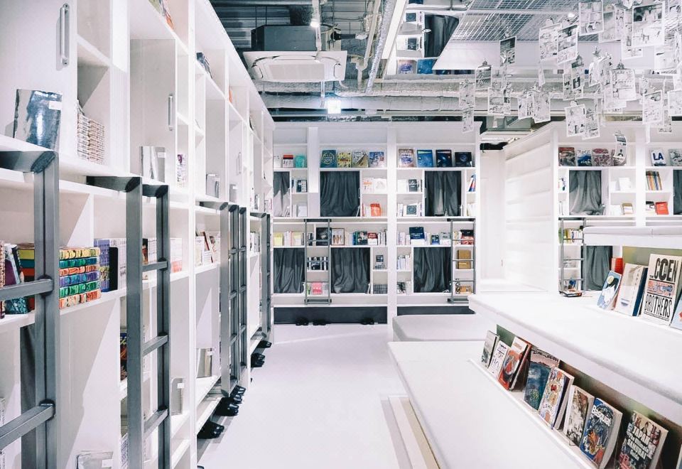 1. 북 앤드 베드 ..