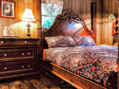 Secluded Mountain Hideaway by the New River l Hot Tub + Game Room l Pet-Friendly