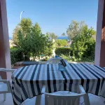 Beautiful apartment near the sea with garden and terrace with views.