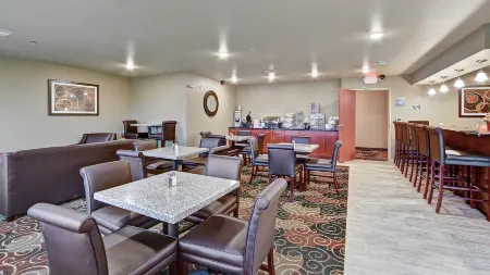 Cobblestone Hotel & Suites Pulaski/Green Bay Отели в г. Литл Саамико