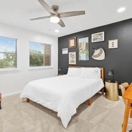 The Wildflower Townhome - Beautifully Updated and Fully Stocked - Close to A&M!