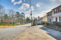 Comfy Augusta Condo w/ Deck ~ 4 Mi to Olde Town -  Appartamenti vacanze