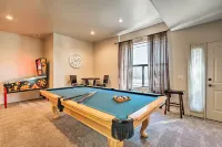 Spacious Flagstaff Home w/ Fire Pit & Game Room! - Parvekkeita