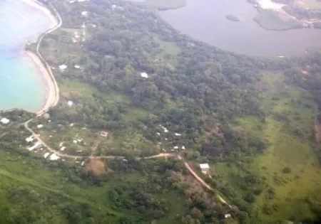 Safe Hilltop Villa in Gated Community on Main Island(Colon) 5 minutes from Town Отели рядом с Аэропорт Бокас Дэль Торо