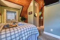 Dog Friendly! Less Than a Mile from Dollywood and a Min Drive to the Parkway