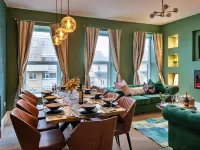 Peace Retreats Penthouse Hotels near Pwllheli Station