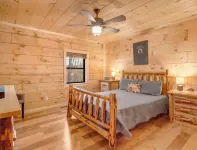 Beautiful and relaxing mountain log cabin with stunning views