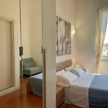 Onlyrooms V - Sea View & Train Station