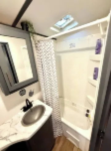 Camper in Zephyrhills with Wi-Fi 澤弗希爾斯酒店