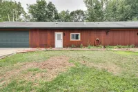 Pequot Lakes Vacation Rental w/ Patio & Fire Pit