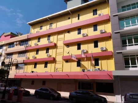 HOTEL AMBASSADOR Отели рядом с достопримечательностью «Chimney»