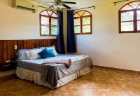 3 BR Colonial Downtown With Private Pool , King Beds, A/C and Great View Hotels near Iglesia La Merced