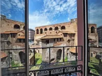 Romulus Rooms by Hostand Hoteles cerca de Grandes Almacenes La Rinascente