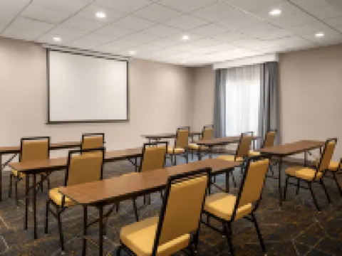 Hampton Inn & Suites Moline-Quad City Int'l Arpt Hotels in Moline