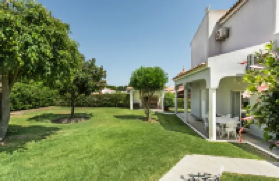 Charming Villa with Private Pool in Vibrant Vilamoura, Free AC and Wifi