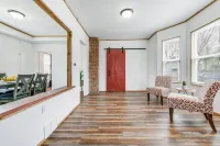 Charming Home - 2 Mi to Niagara Falls State Park!