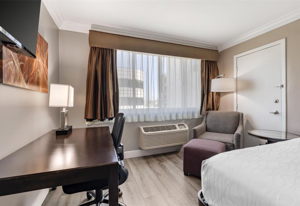 Best Western Plus Hollywood Hills HotelOver view