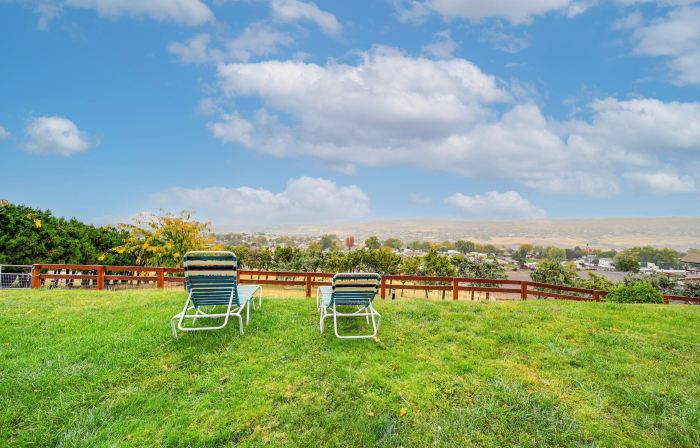 Hot Tub & Sweeping Views: Apt in Clarkston!