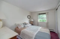 Walk to Good Harbor and Long Beach -Vacation Home Hotels in Gloucester