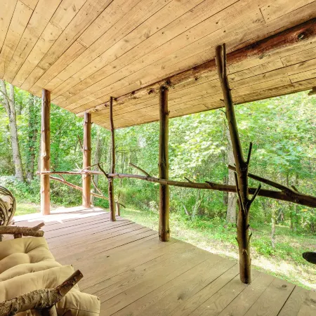 1800s Romantic Cabin! Fireplace and 3 Jacuzzi Tubs