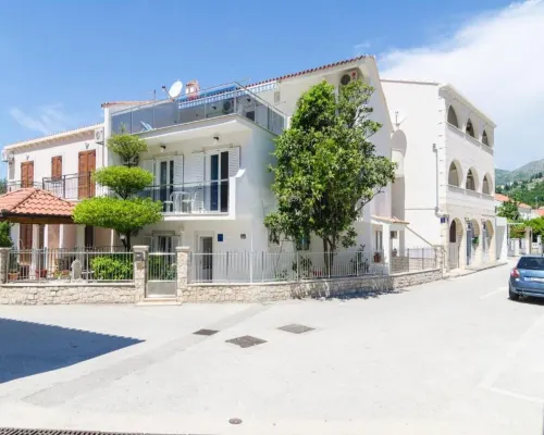 Rooms & Apartments Barišić Hotels in Mlini