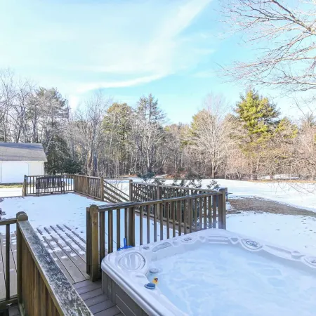 4 Bdr w/ Private Hot Tub, Backyard and Deck!