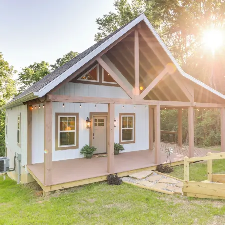 Serene Kentucky Cabin w/ Fireplace + Fire Pit!